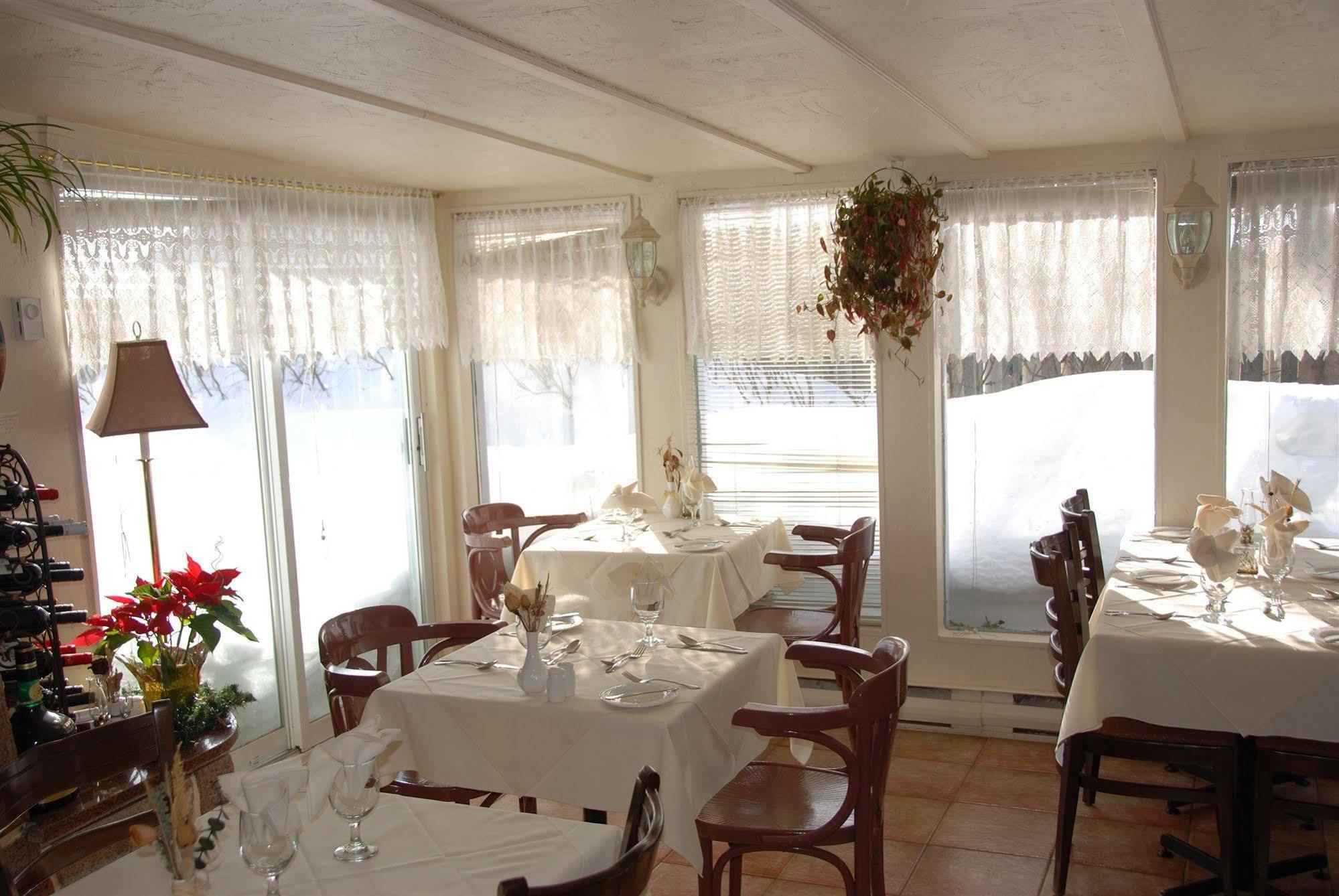 Auberge La Rosepierre Bistro Henri Grandes-Bergeronnes Kültér fotó